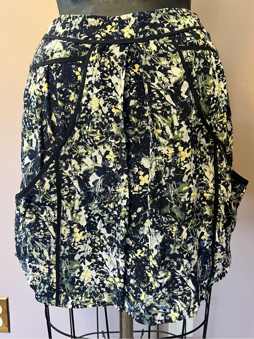 Anthropologie Lilu 100% Silk Floral Apron Skirt Size XS Hipster Twee
